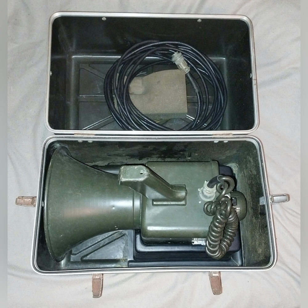 Vintage 1960s USMC U.S Navy Public Address Set AN/PIQ-5A Bullhorn PA Mic Volume